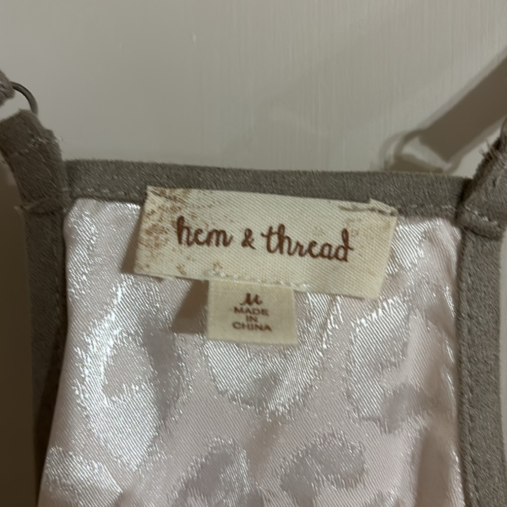 Hem & Thread Leopard Satin V Neck Contrast Halter Camisole - Picture 4 of 7